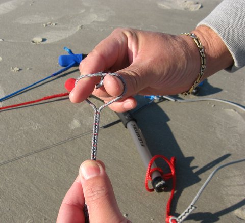 tutorial photo 1 of forming a loop with thumb and forefinger for a larks head knot