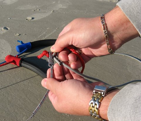 tutorial photo 4 of forming a loop with thumb and forefinger for a larks head knot