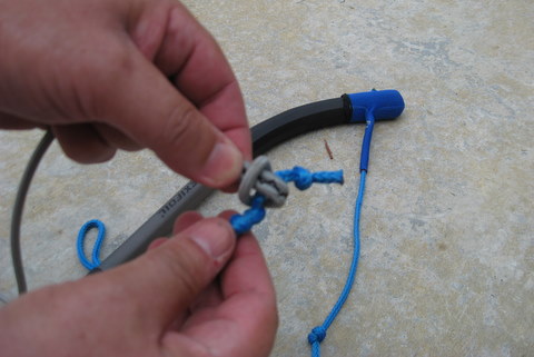 tutorial photo 5 of forming a loop with thumb and forefinger for a larks head knot